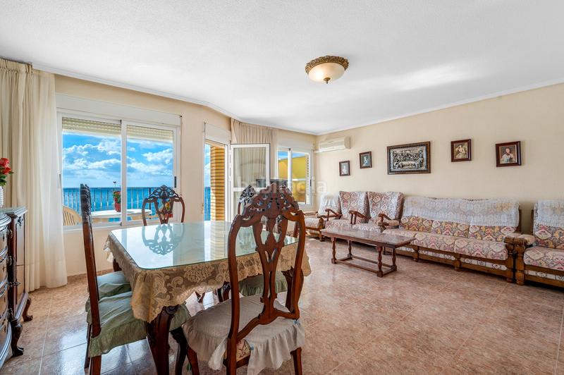 Foto 3580d15d-afad-4d46-98f5-30efa2968f25. Apartamento descubra este grannbspapartamento en primera línea de playa, situado en la codiciada playa del cura , una de las zona en Torrevieja