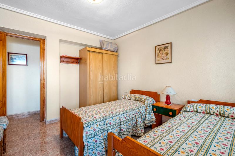 Foto 41006b01-240b-4171-be27-9b8d8a0ad10e. Apartamento descubra este grannbspapartamento en primera línea de playa, situado en la codiciada playa del cura , una de las zona en Torrevieja