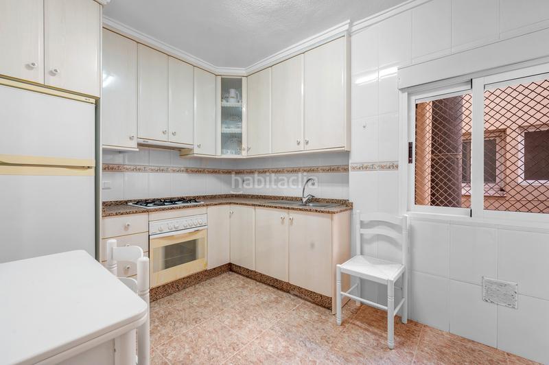 Foto 545e48b7-5023-4b87-bf1f-812ba413517a. Apartamento descubra este grannbspapartamento en primera línea de playa, situado en la codiciada playa del cura , una de las zona en Torrevieja