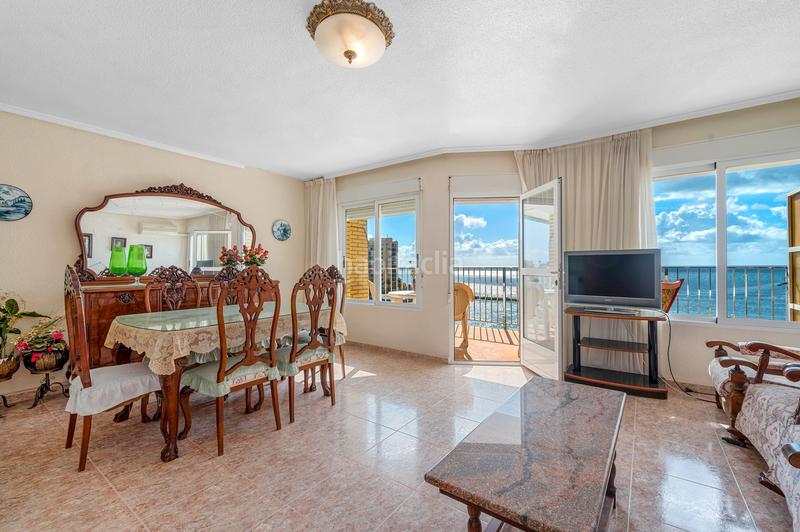 Foto 6f19800d-5252-4039-9f4b-c228956e5eb9. Apartamento descubra este grannbspapartamento en primera línea de playa, situado en la codiciada playa del cura , una de las zona en Torrevieja