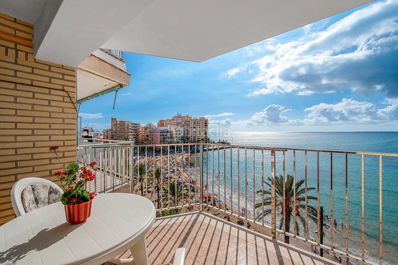 Foto 8cc08fd6-2a2b-43a6-a29c-c2ddc4d52b47. Apartamento descubra este grannbspapartamento en primera línea de playa, situado en la codiciada playa del cura , una de las zona en Torrevieja
