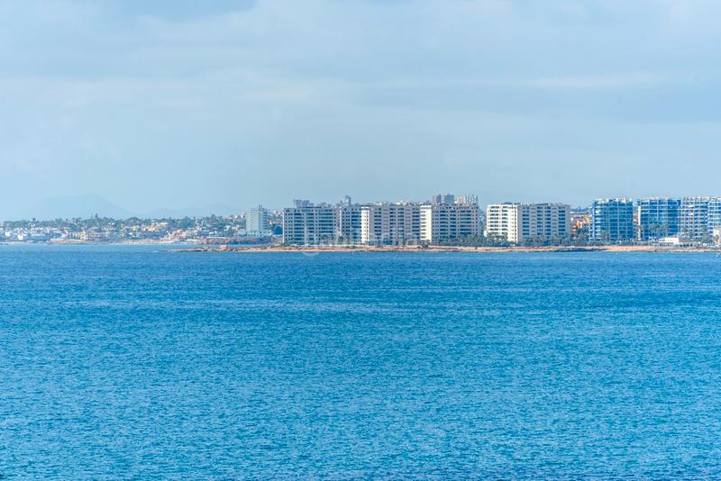 Foto b1c48c61-9af7-4d55-ad53-ace05b6ce1ba. Apartamento descubra este grannbspapartamento en primera línea de playa, situado en la codiciada playa del cura , una de las zona en Torrevieja