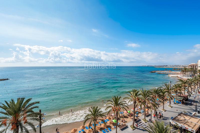 Foto d469fd02-3237-4427-852d-0e4cd42b0df4. Apartamento descubra este grannbspapartamento en primera línea de playa, situado en la codiciada playa del cura , una de las zona en Torrevieja