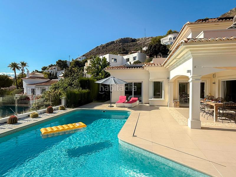 Foto b4fa5826-989b-4e20-ac29-9afd1306dc8c. Casa le presentamos una maravillosanbspvilla independiente de lujo , ubicada en la prestigiosa zona de el portet pla del mar en Moraira