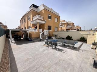 Haus in Rojales. Descubre esta casa de estilo mediterráneo,nbspun refugio de eleg