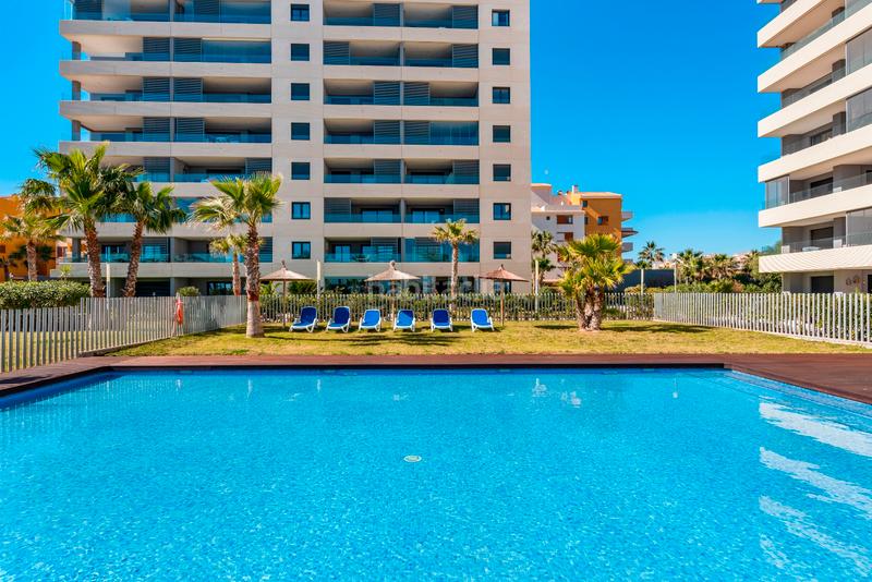 Foto 2006537e-6279-4445-a13c-8fa16c86b720. Apartament amb aparcament piscina a Punta Prima Orihuela