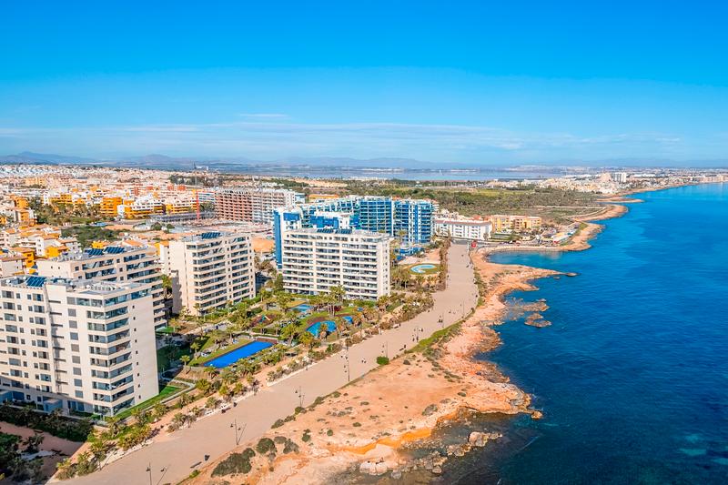 Foto 4b172f7d-6cd4-4d51-8db7-218c62ff1b16. Apartament amb aparcament piscina a Punta Prima Orihuela