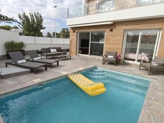 Maison à San Pedro del Pinatar. Esta excelente villa esquinera en san pedro del pinatar combina