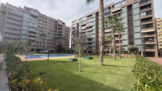 Apartament a Playa de San Juan. Presentamos en exclusiva este elegante piso de 3 dormitorios y 2