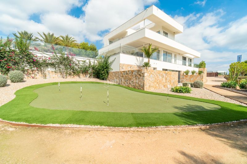 Foto a5679b24-8637-4f0c-b70d-b96cf2c832b4. Casa amb aparcament piscina a Lomas de Campoamor - Las Ramblas Orihuela