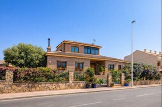 Casa a Los Europeos. Descubra esta acogedoranbspcasa independiente en la mata, una de