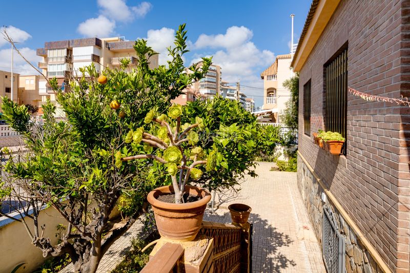 Foto 5dbd2140-d571-4ef8-bb56-d79108b75851. Casa amb aparcament a Los Europeos Torrevieja