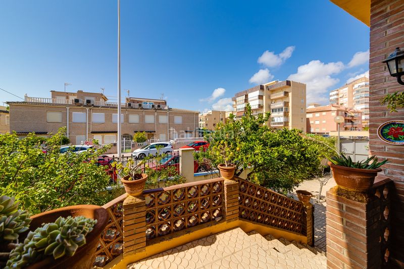 Foto 6d70655e-70c6-42c4-938f-07904d19c48e. Casa amb aparcament a Los Europeos Torrevieja