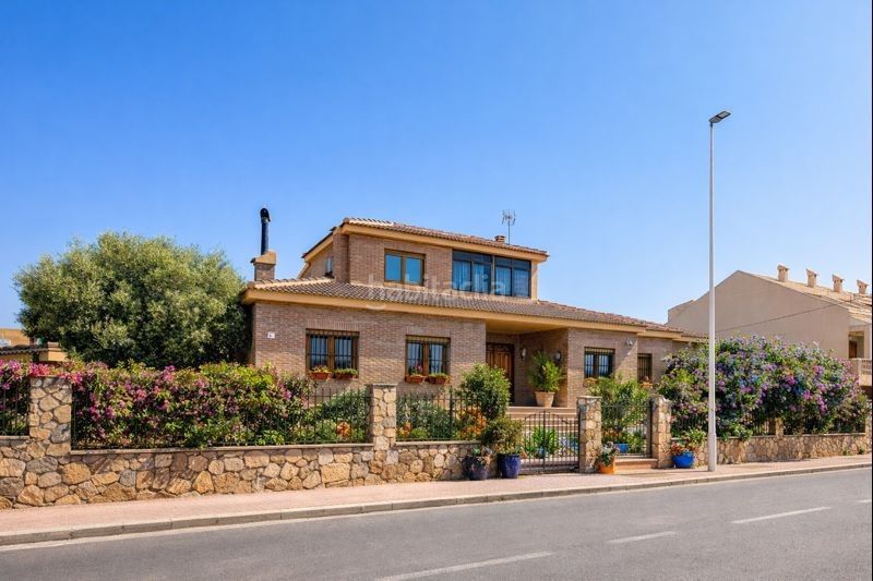 Foto 82be22fe-8c81-45b5-9680-656d8094d925. Casa amb aparcament a Los Europeos Torrevieja