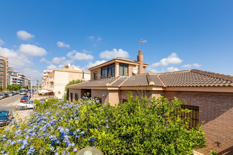 Foto ea5c8082-63fc-4be4-9872-06c1167d71f4. Casa amb aparcament a Los Europeos Torrevieja