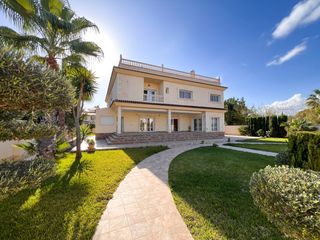 Maison en Cabo Roig. Ubicada en una de las avenidas m�s prestigiosas de cabo roig, es