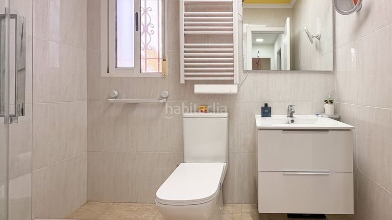 Foto b232ba0d-35ce-4650-b21e-348a0666a83e. Casa adossada amb aparcament piscina a Los Arenales del Sol Elche / Elx