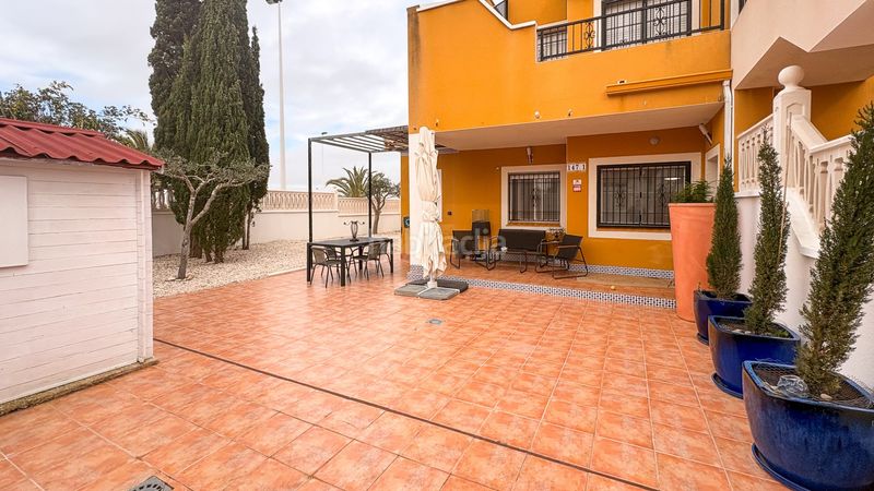 Foto d1f9cfcf-5c32-423e-a722-a0aa450efcfc. Casa adossada amb aparcament piscina a Los Arenales del Sol Elche / Elx