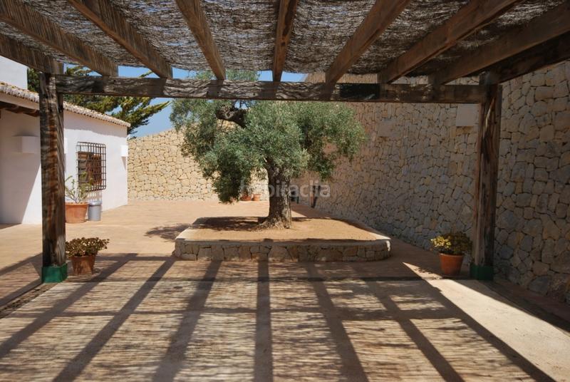 Foto 1362bea4-c44f-4349-b971-351c8856994d. Casa amb aparcament piscina a El Portet-Pla del Mar Moraira