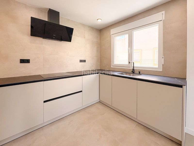 Foto 0d5b153f-f7dd-472a-8919-708ffbccdb3d. Casa amb aparcament a Pueblo Acantilado-Lanuza Campello (el)