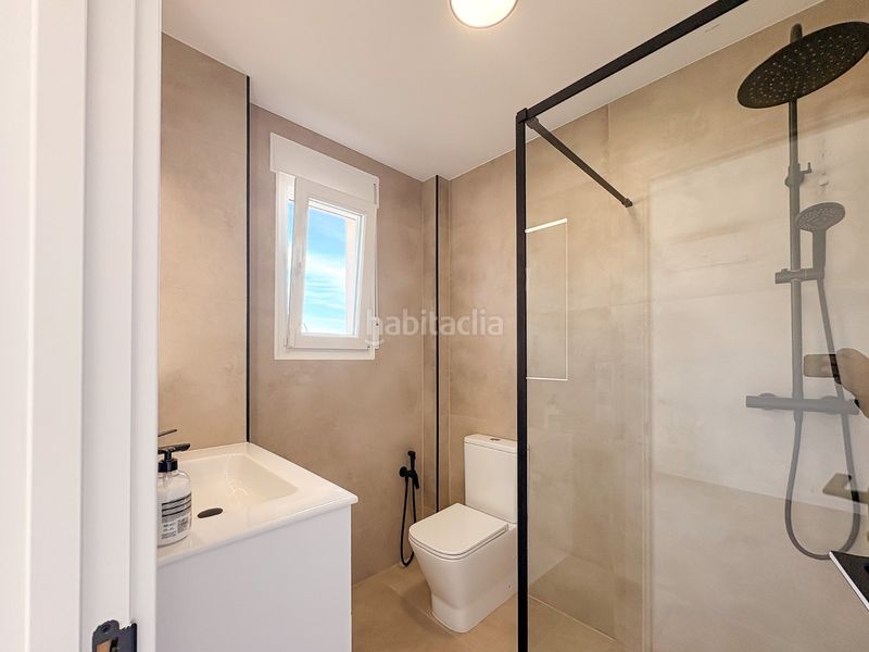 Foto 6f0e38d4-3a88-4163-befd-8c5a832f5465. Casa amb aparcament a Pueblo Acantilado-Lanuza Campello (el)