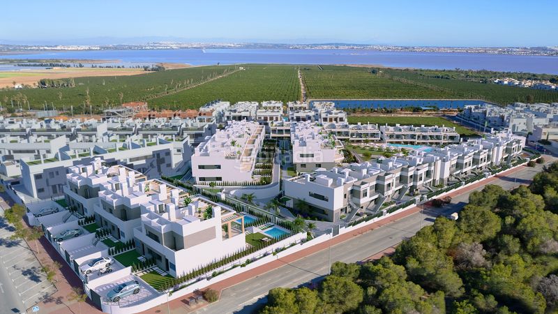 Foto f6d00fdb-9fb1-4e85-bb22-899b3b2434ca. Apartament amb aparcament piscina a La Florida Orihuela