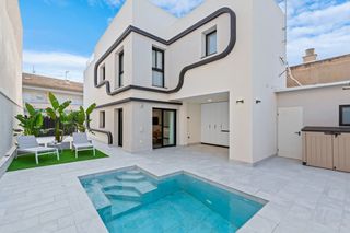 Casa en Torre de la Horadada. Descubra esta sofisticadanbspvilla semi separada de diseñonbspre