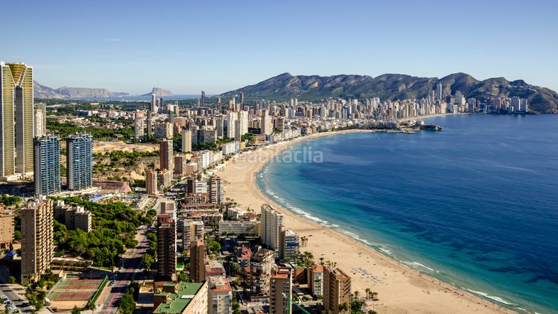 Foto 0db657c6-5a8b-41f8-83f6-4ce3aacc775f. Apartament amb piscina a Via Parque Benidorm