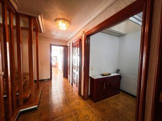 Reihenhaus in Pueblo. Descubre esta casa dúplex de 5 dormitorios y 3 baños en pleno ce