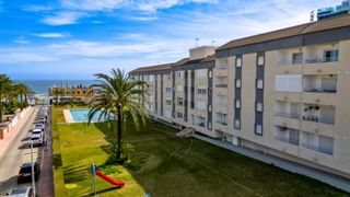 Apartamento en Punta Prima. Descubra este elegante apartamento en punta prima, ubicado en un