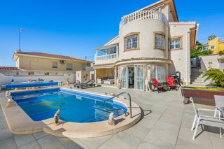 Maison à Rojales. Descubra esta fantásticanbspvilla con piscina privada situada en