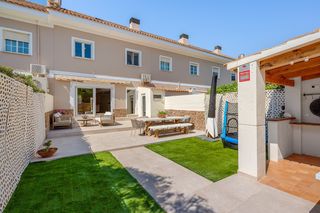 Casa adossada a Alicante Golf. Descubra este bonitonbspadosado completamente renovado situado e