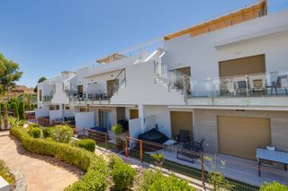 Casa a Pilar de la Horadada Ciudad. Descubra estenbspbungalow en planta alta situado en una de las z