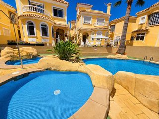 Casa in Villamartín-Las Filipinas. Descubra esta maravillosanbspvilla independiente completamente r
