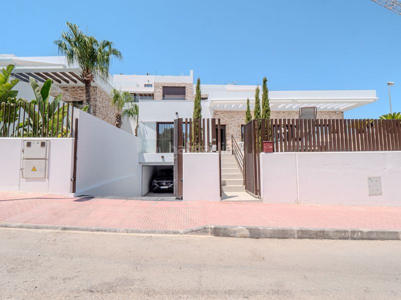 Foto b4e7ef53-14b1-4b2e-b7d9-2beaa464f1eb. Casa amb piscina a Centro Rojales