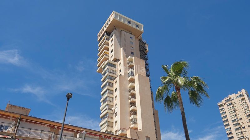 Foto 59b30048-fe08-4df3-9dd5-588e6e85c06f. Àtic amb piscina a Playa Levante Benidorm