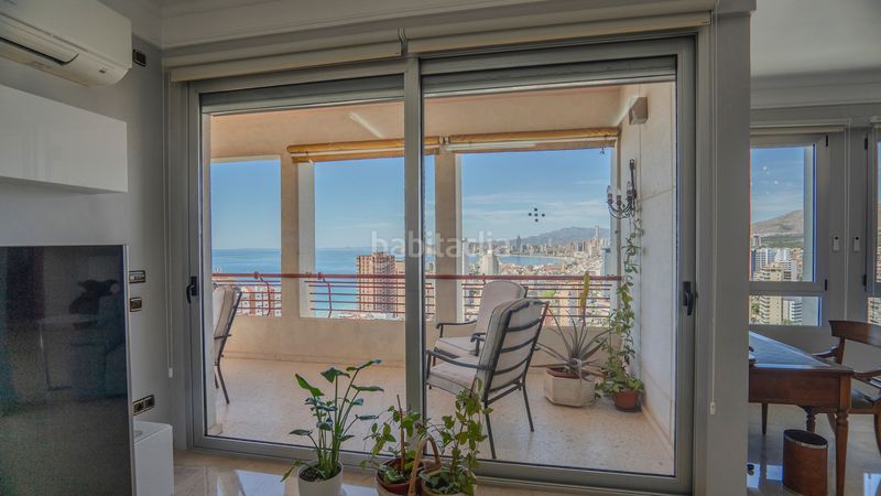 Foto d59be2f1-0e75-4ced-aeb6-5d3fe844160a. Àtic amb piscina a Playa Levante Benidorm