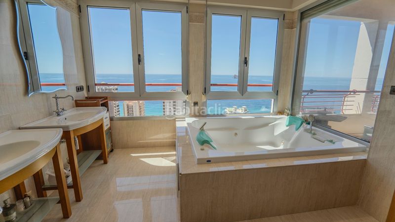 Foto ecc7a201-d009-42a1-b565-85f56c5f9118. Àtic amb piscina a Playa Levante Benidorm