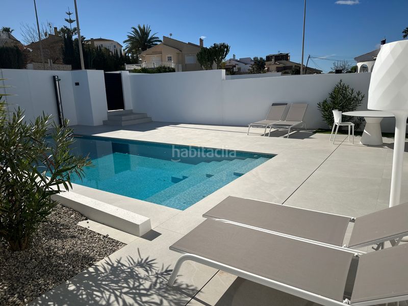 Foto 211ae35d-ac5a-4065-9689-955060fc5b99. Casa amb piscina a Pueblo Lucero Rojales