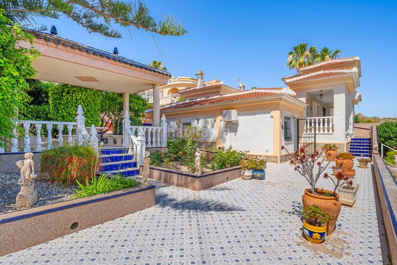 Foto 78e918fb-33e9-4239-94b7-dbd2767b6ae6. Casa amb piscina a La Marquesa Rojales