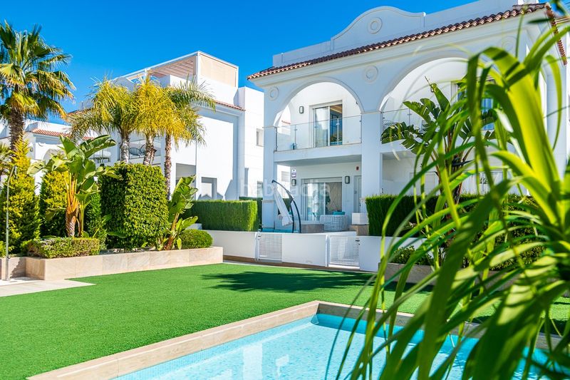 Foto a47424c6-9682-4499-a57b-aa089016e1a2. Casa amb piscina a Centro de la Ciudad Quesada Rojales