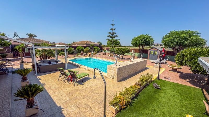 Foto 32ca78c9-7129-4975-a42a-b6c43dab48b1. Casa amb piscina a Catral