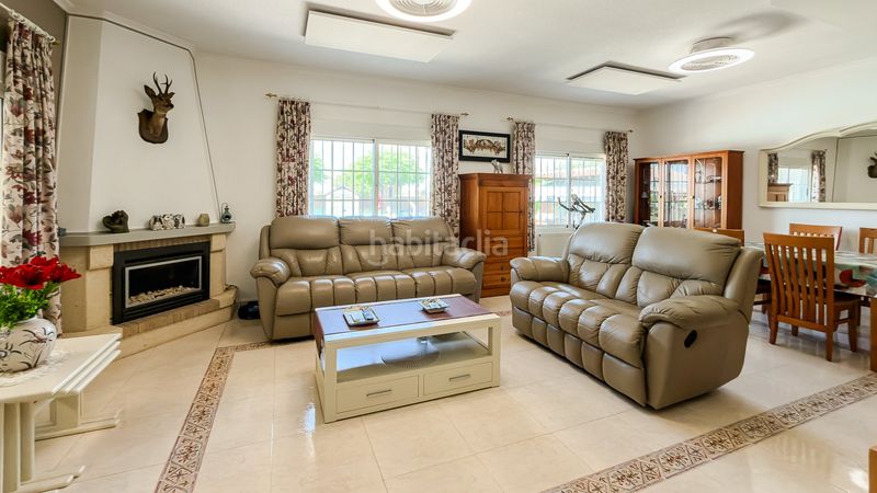 Foto 846a73a7-5e75-434c-bcf5-bd5eaf1a6935. Casa amb piscina a Catral