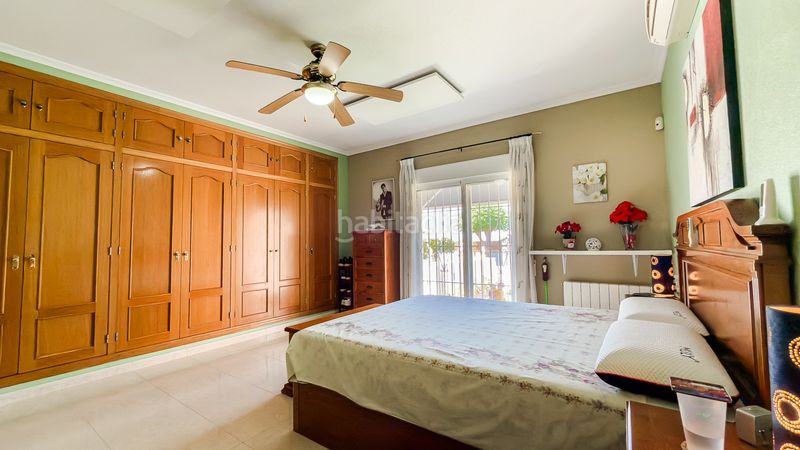 Foto aeef78cd-e849-4af8-b111-6902496ca07f. Casa amb piscina a Catral