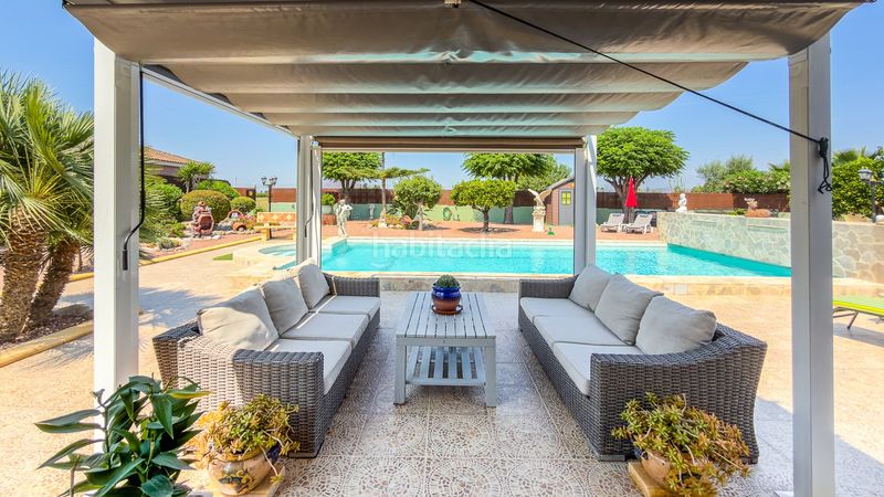 Foto b27b4e3e-fe9b-4c6f-8ba0-a85de69ac3fd. Casa amb piscina a Catral