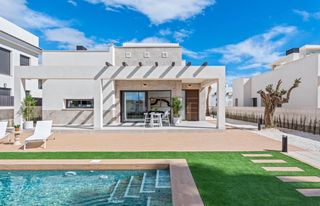 Casa in Centro de la Ciudad Quesada. Descubra una residencia donde el diseño contemporáneo, la funcio