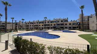 Planta baixa a Pueblo Latino. A escasos pasos del mediterráneo, en un cuidado residencial, est