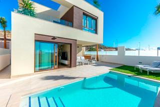 Casa a Rojales. Os presentamos estas lujosas villas situadas en una colina de ro