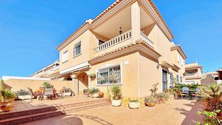 Casa adossada a Villamartín-Las Filipinas