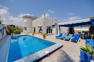 Casa en La Regia. Descubre una villa independiente en la regia, orihuela costa, co